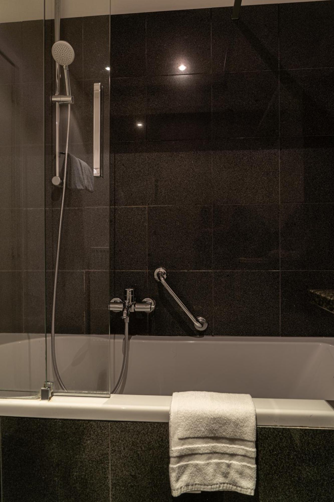 Etterbeek Diamant Suites Brussels Eu מראה חיצוני תמונה